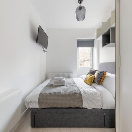 Functional Double With An Ensuite Toilet And Shower Near Tube And Bus Stations London Exterior photo