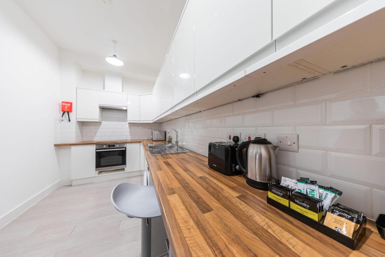 Functional Double With An Ensuite Toilet And Shower Near Tube And Bus Stations London Exterior photo